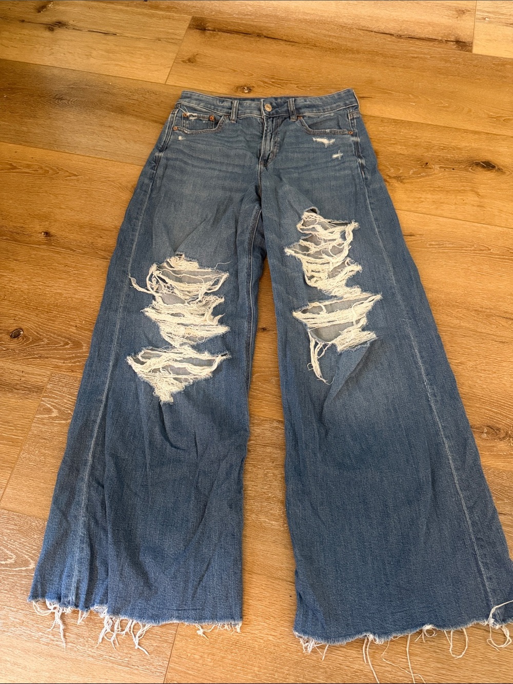 American eagle super high rise ultra wide leg distressed size 4 jeans